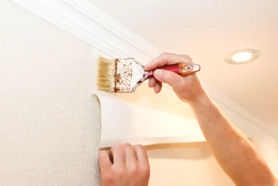 Pose de papier peint à Sablières — revêtements muraux et toiles de verre